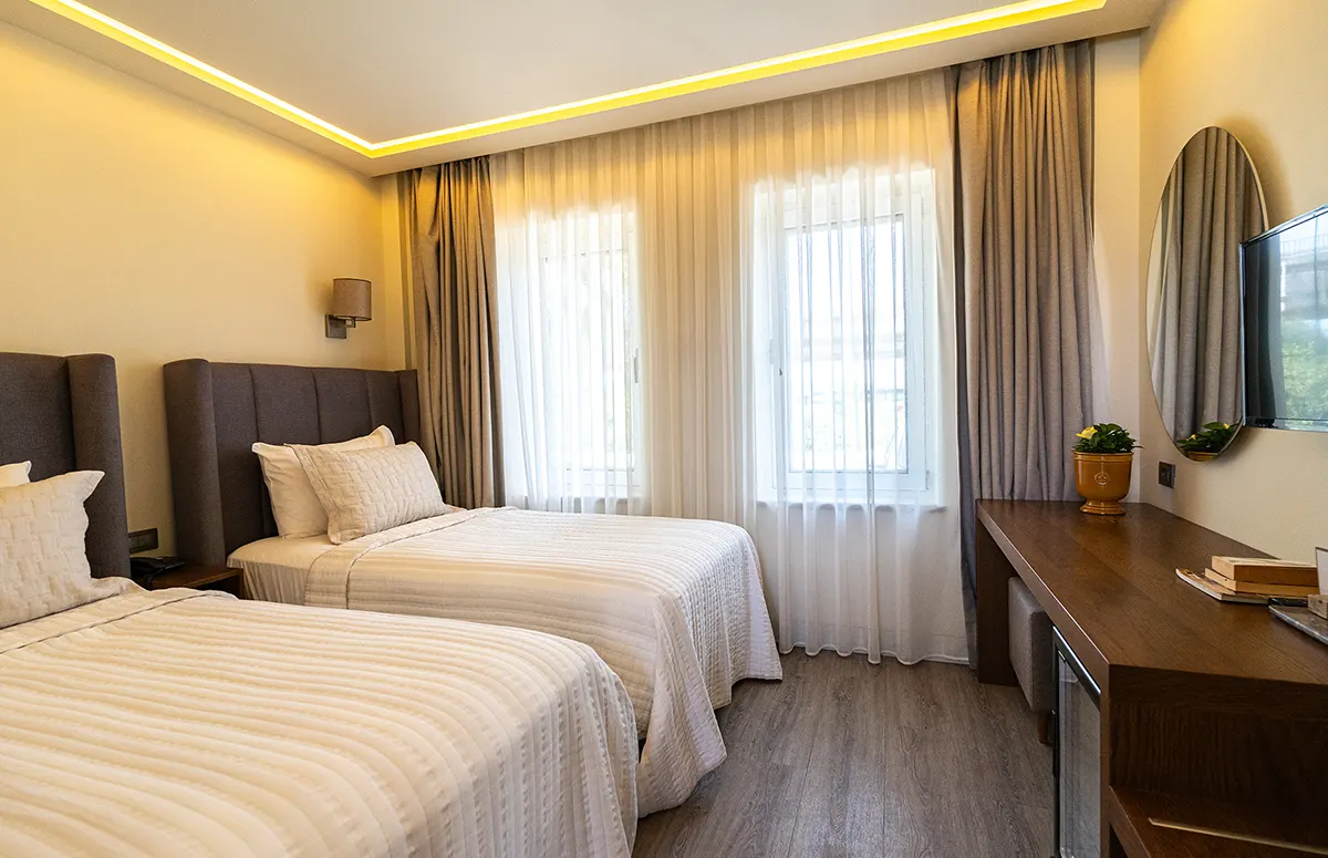 casa-luna-hotel-alacati-iki-ayri-yatakli-standart-oda-cesme-01